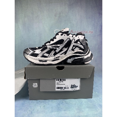 Balenciaga Runner Sneaker Black White 677403 W3RB2 9010 Black/White Sneakers